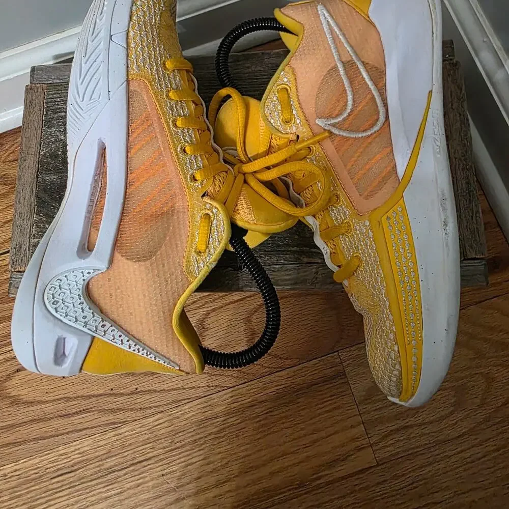 Nike Sabrina 1 Iconic Basketball Shoes Yellow Youth Size 5